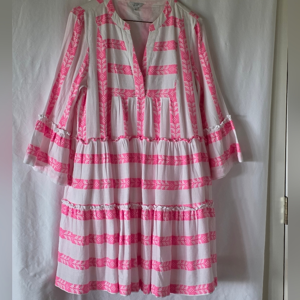 Crown & Ivy SZ M $ 42.....like New